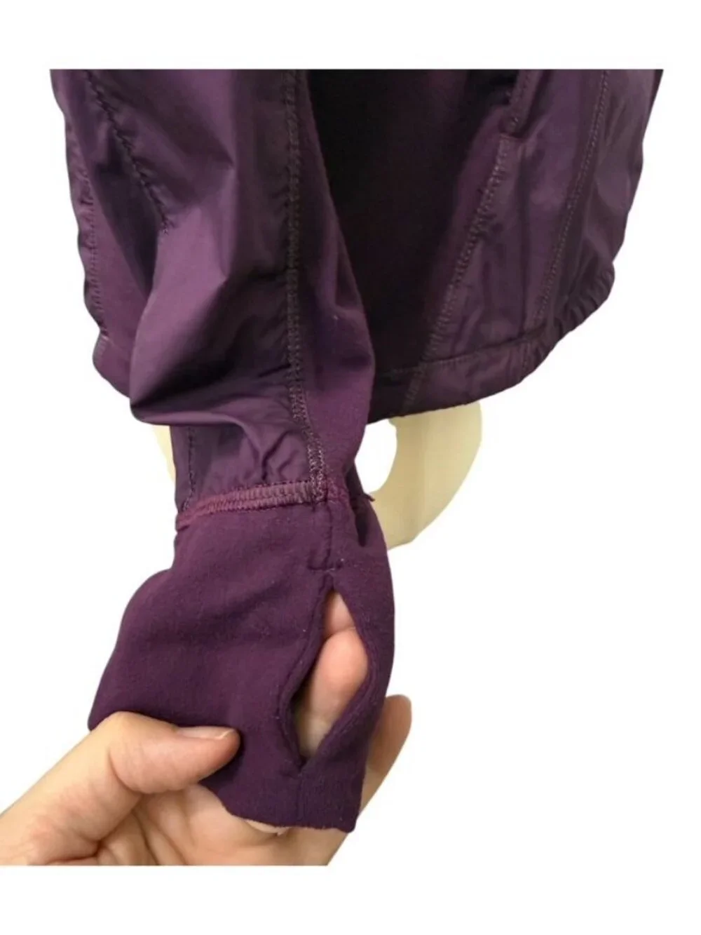 Lululemon Womens Rush Hour Jacket Stowable Hood Thumbhole Darkest Magenta Size 8